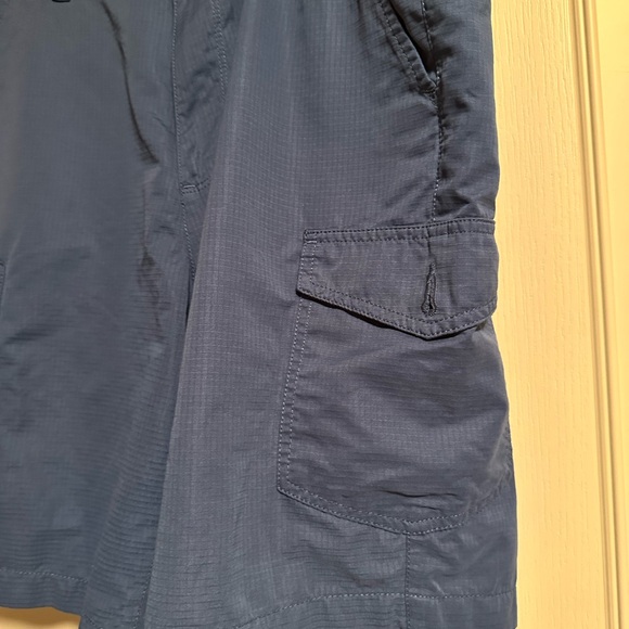 Men's Blue Cargo Shorts. Bob Timberlake brand. Size 32 waist. - Picture 3 of 6